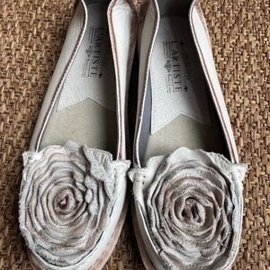 L'ATISTE Women's Cream Floral Loafers